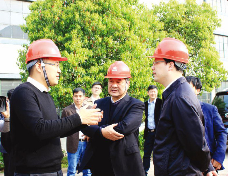 2016年4月，时任绍兴市委常委、诸暨市委书记张晓强调研今年会com